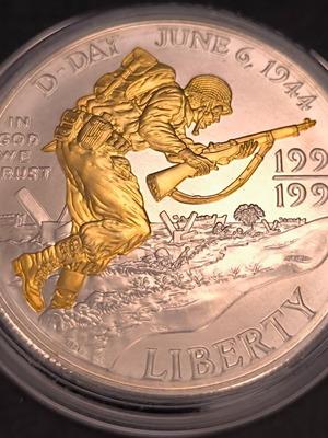 US Commemorative Dollar 1995 WWII 50th Anniversary Silver new with 24K gold