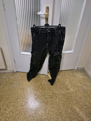 Cargo pants used black with white details size L