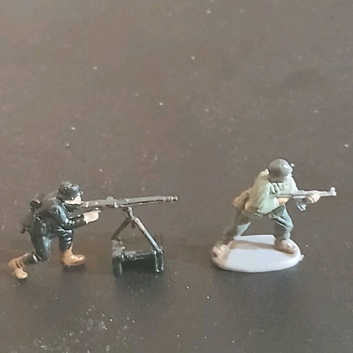 German infantry soldiers like new, scale 1/72, set of 10