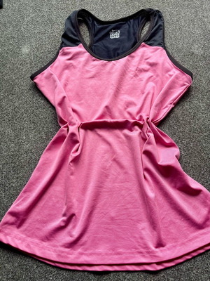 Nike Dry Fit top like new, size XL, black and pink