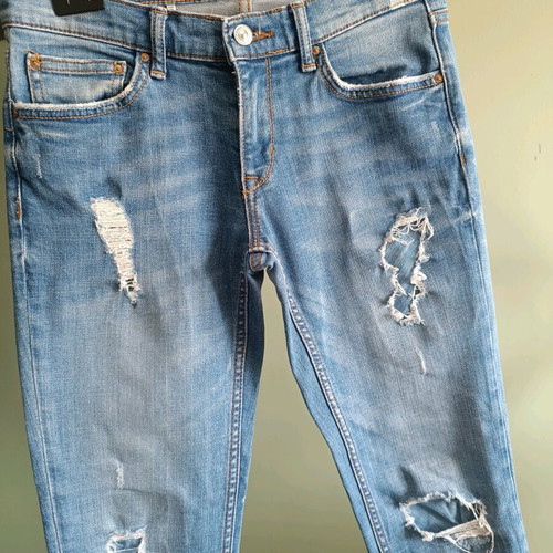 Zara relaxed fit jean with rips like new, blue, size XS