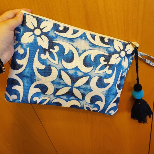 Clutch bag with handle, white and blue