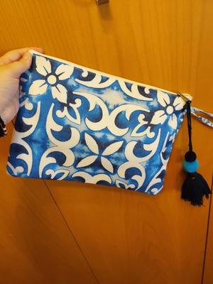 Clutch bag with handle, white and blue