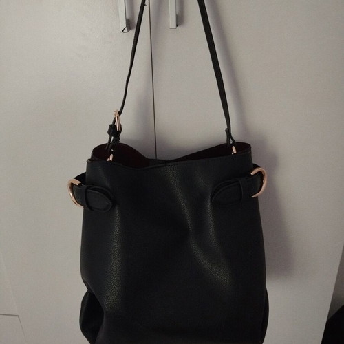 H&M black shoulder bag like new, medium size with clasp