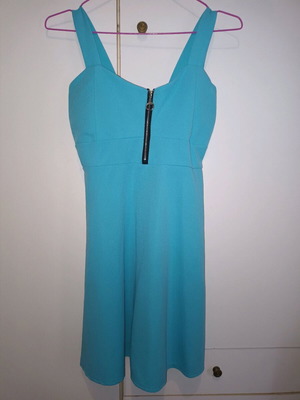Mini dress romantic turquoise like new, front zipper at neckline