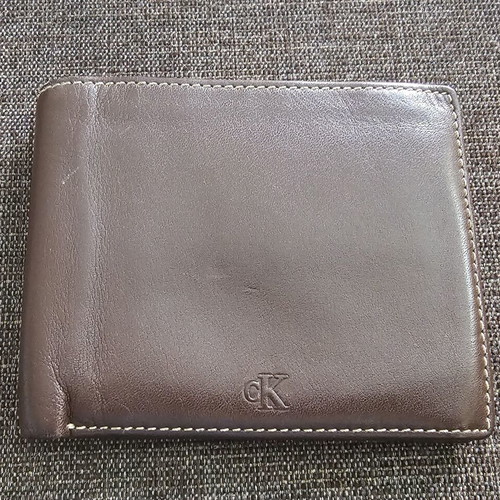 Calvin Klein men's leather wallet brown like new with coin pocket
