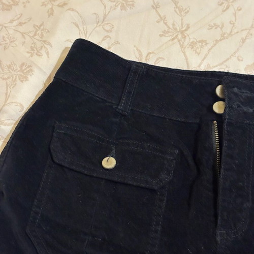 Black corduroy skirt like new with pockets, size S