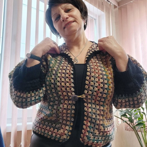 Knitted cardigan XL new, colorful, short with hexagons