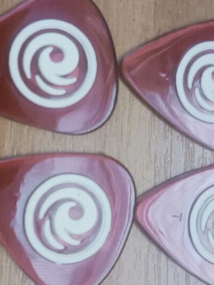 Planet Waves guitar picks set of 4, red and white, new