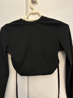 Black crop top with open back like new, size S