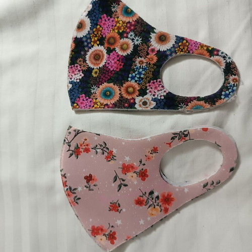 Fabric face masks like new, pack of 2 with floral patterns