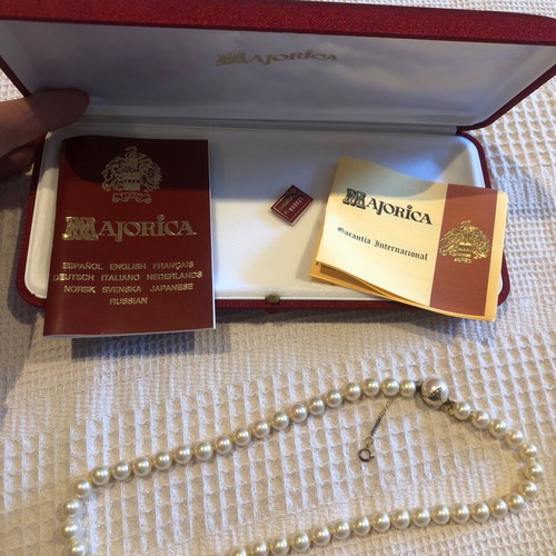 Majorica pearl necklace handmade, like new, beige pearls