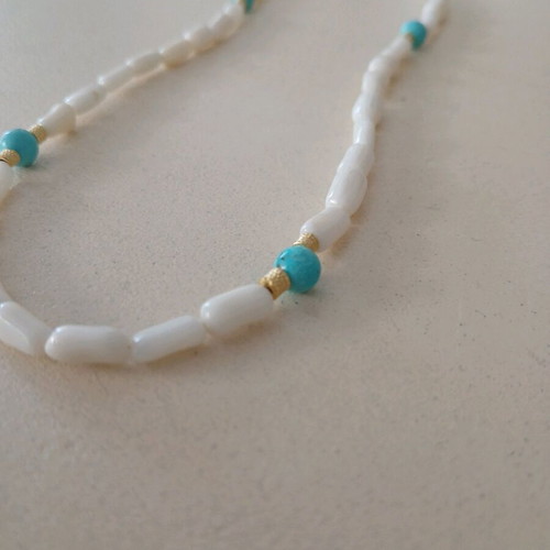 Necklace with white coral and turquoise beads new