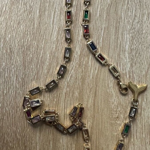 Beluga Necklace with Colored Stones like new, multicolored