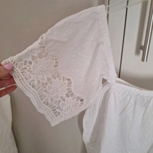 Attrattivo blouse small like new, white linen with lace