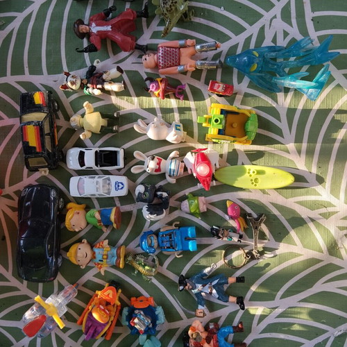 Kinder figures and miniatures used, including Bob Builder, Sonic, Rabbids