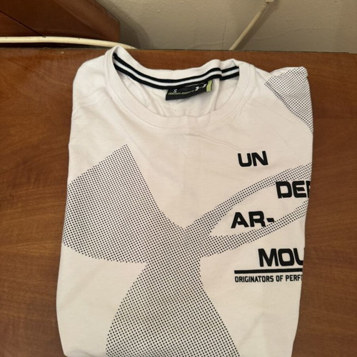 Under Armour shirt size S like new, white