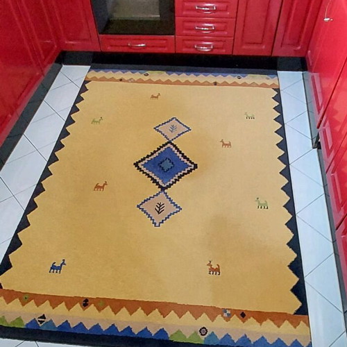 Modern rug 1.60 m x 2.00 m like new