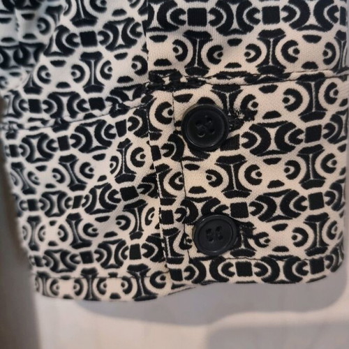 Dress like new, straight cut with elbow-length sleeves