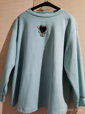 Marilyn Boutique sweatshirt new turquoise with rhinestone heart