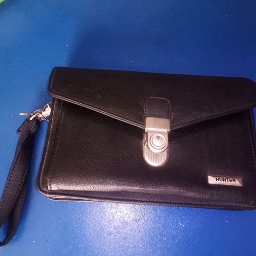 Hunter men's leather wristlet like new with lock