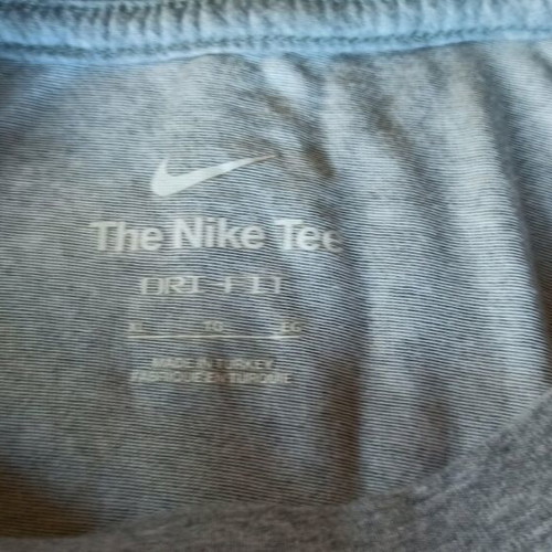 Nike gray T-shirt size XL like new
