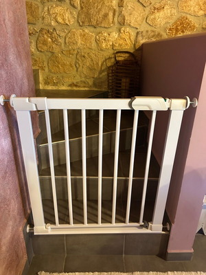 Safety 1st Gate with Extension like new, white