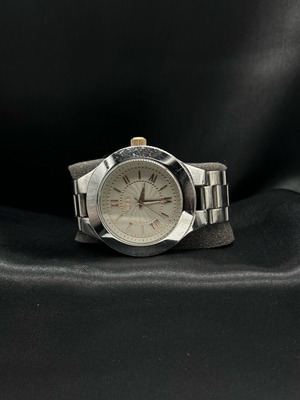 Loisir women's watch used with 2 bezels and stainless steel bracelet