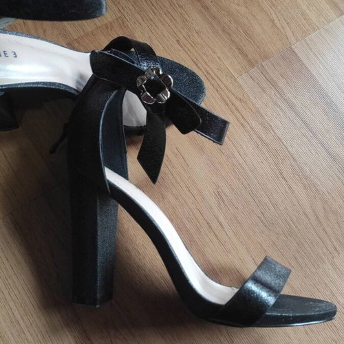 Black high-heeled sandals with discreet rhinestones, like new, size 39