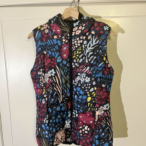 Adidas sleeveless jacket multicolor like new, size M