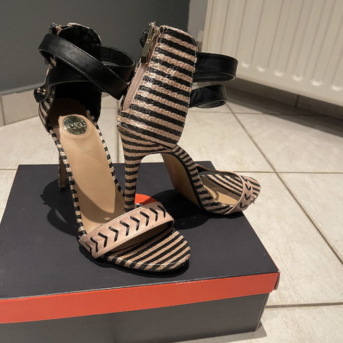 Exe sandal used in very good condition, size 40