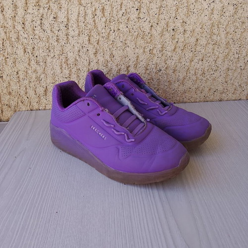 Skechers athletic shoes size 34 like new, purple