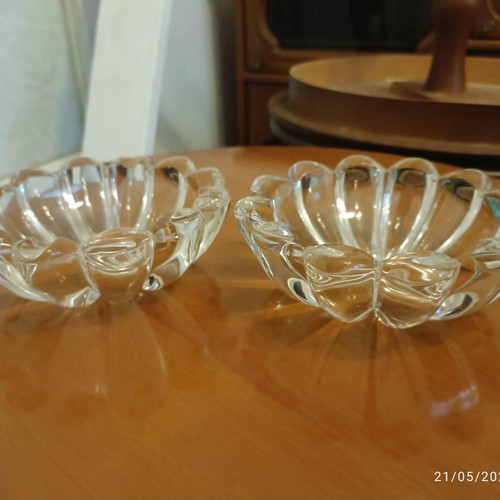 Set of 2 glass bowls like new