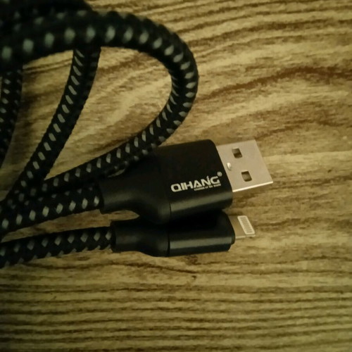 Qihang lightning charging and data cable 3 meters length like new