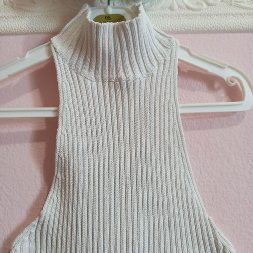 Zara women's white top medium like new with open back