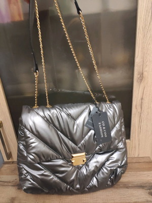 Shoulder bag new silver color with chain