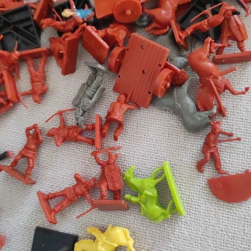 Indian model figures with carts and horse riders, approx. 2 cm