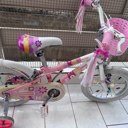 Girls 16 Inch Bicycle like new, white, BMX with V-Brakes