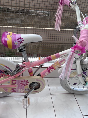 Girls 16 Inch Bicycle like new, white, BMX with V-Brakes
