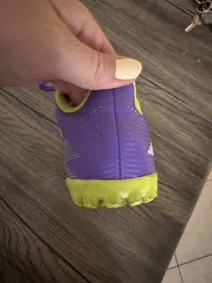 Adidas children's football shoes size 30 used, purple and yellow
