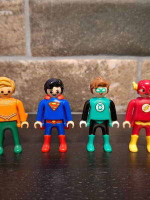 DC Heroes Playmobil Kinder Surprise καινούργιο, σε αυθεντικά κουτάκια