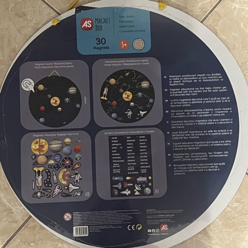 Planetarium like new with 30 magnets and stickers