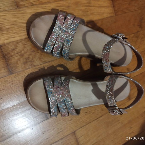 Glitter Floral Platform Wedges size 37 like new, comfy