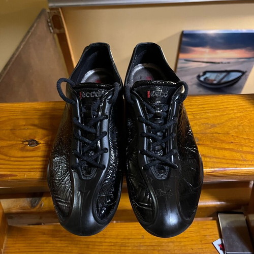 Ecco women's sport shoes black like new size 40