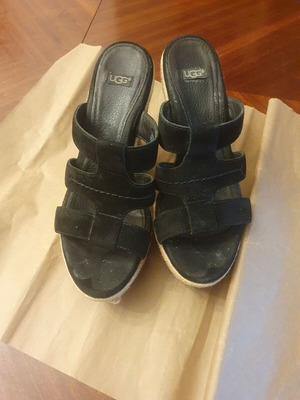 Ugg γυναικεία mules μεταχειρισμένα, μαύρο καστόρι, τακούνι 11 εκ., μέγεθος 37