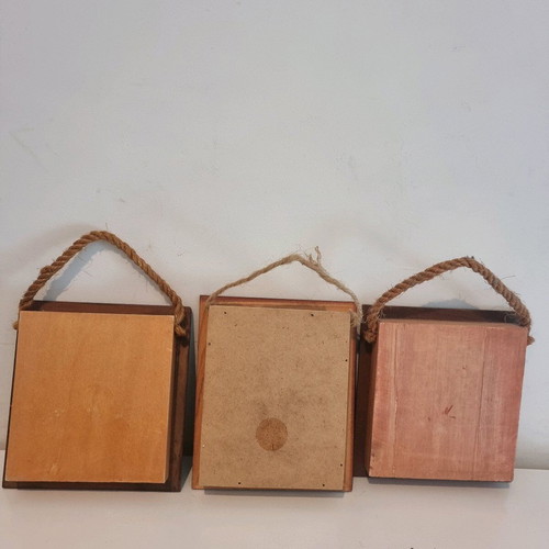 Wooden wall frames with string (3 pieces)