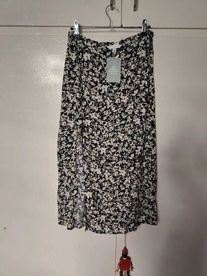 H&M skirt new, size S, viscose, black floral