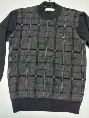 Winter sweater medium / large like new, black and gray