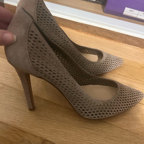 Vince Camuto women's shoes used size 37 perforated leather beige