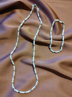 Necklace and bracelet used with white and gold pearl-like beads